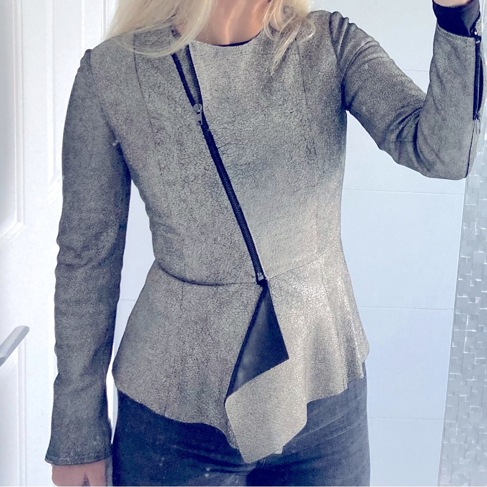 Unique Leather Jacket White / Black Asymmetrical. - image 3